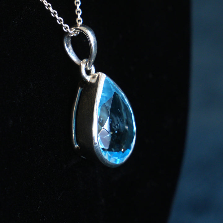 Blue Topaz Sterling Silver Pendant (Teardrop)