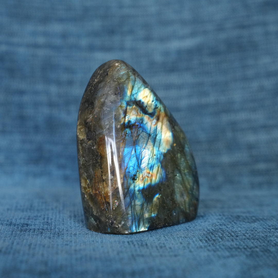 Freestanding Labradorite